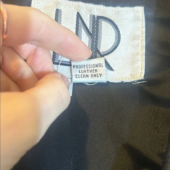 Chic Vintage Black Leather Long Coat - Picture 4 of 6